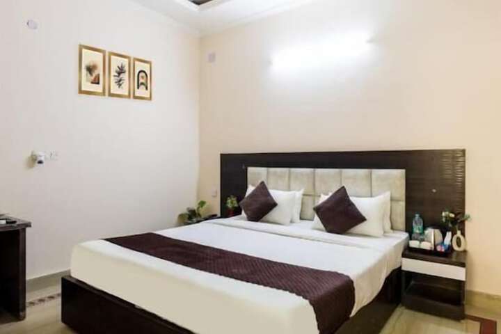Room 8 of 20