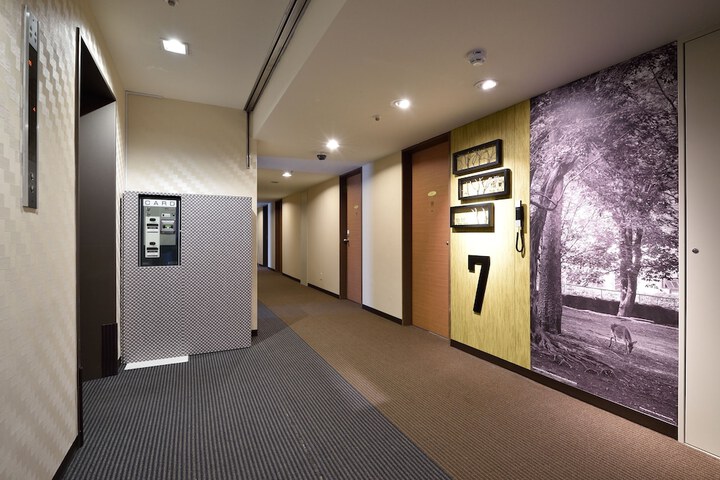 Ballroom/Hall 29 of 33
