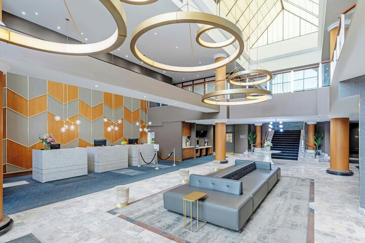Entrance & Lobby