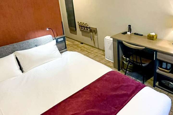 Room 10 of 75