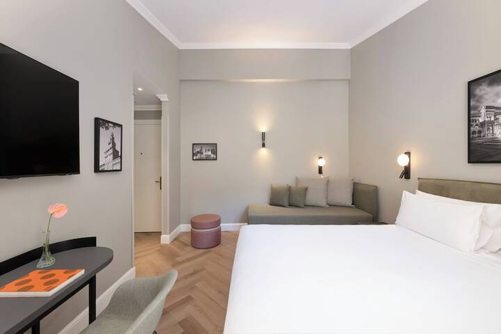 Room 33 of 103