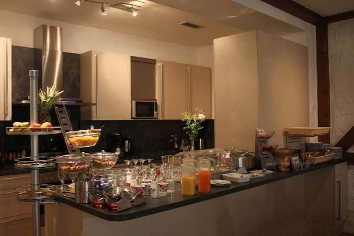 Dining 16 of 20
