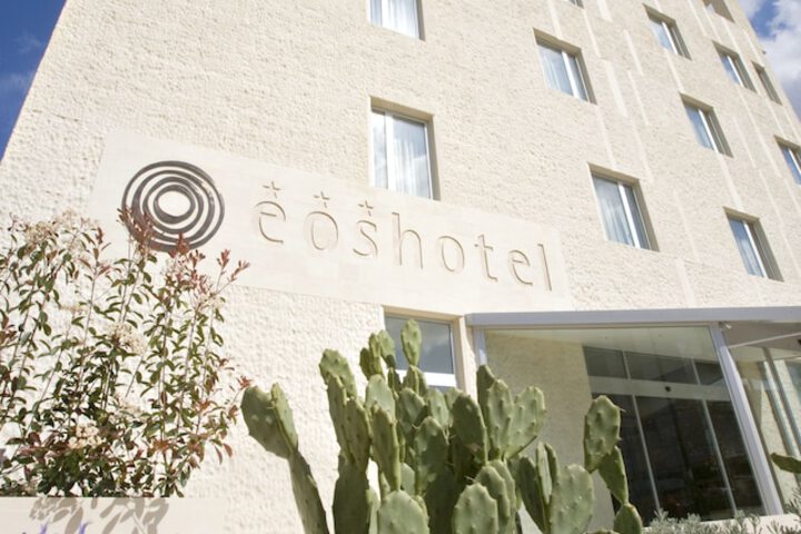Hotel 76 of 93