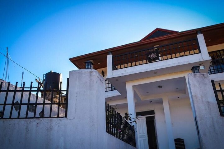TREATOOO WHITE PALACE