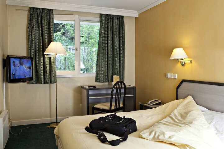 Room 7 of 38