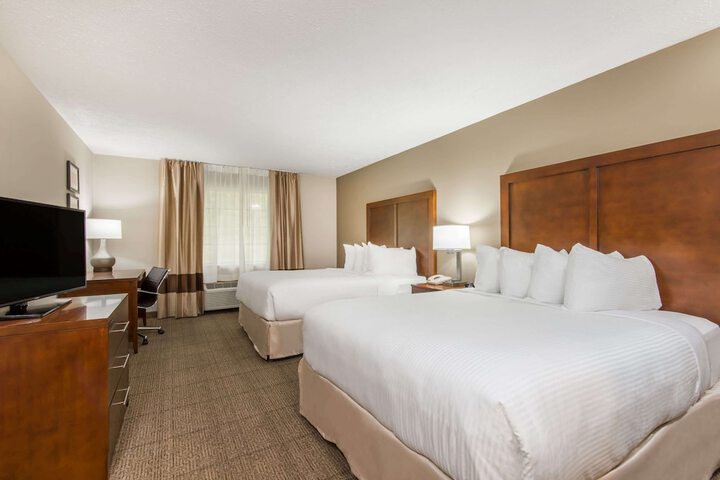 2 Queen ADA Accessible Room (5 of 5)