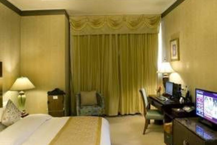 Room 32 of 73