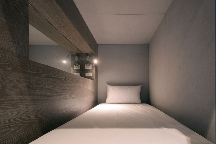 Room 4 of 51