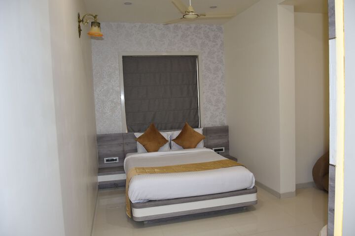Room 17 of 27