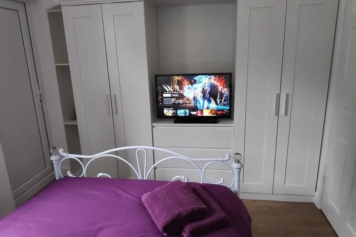 Room 4 of 12