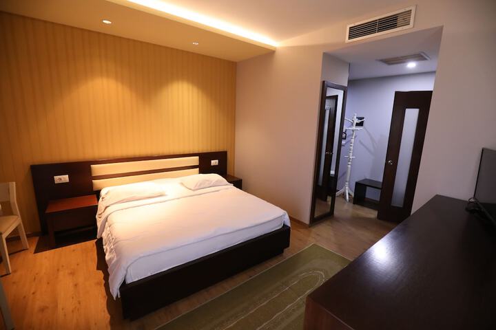 Room 30 of 86