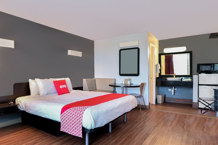 1 King Bed (1 of 16)
