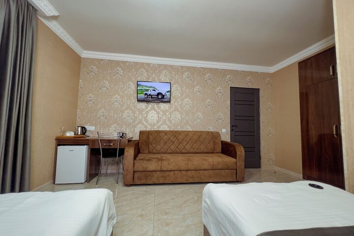 Room 7 of 77