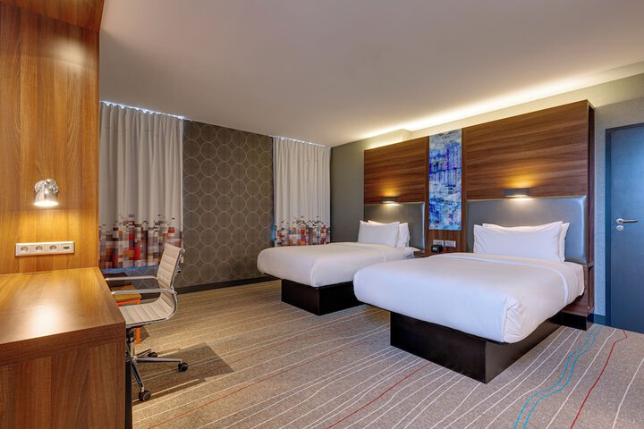 Room 18 of 74
