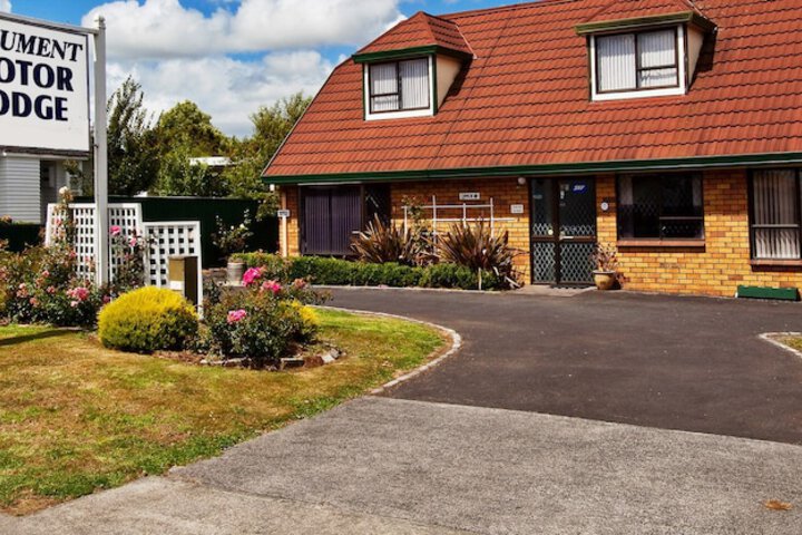Papakura Monument Motor Lodge