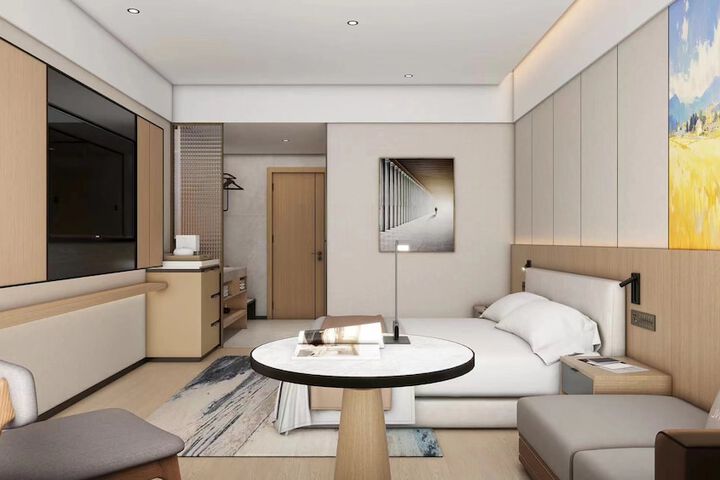 Room 6 of 18