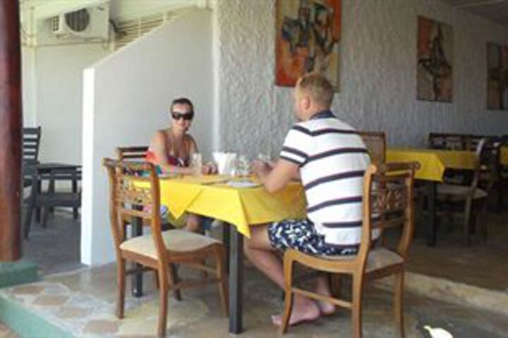 Dining 34 of 42