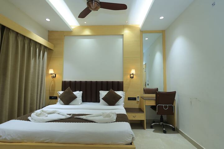 Room 45 of 136