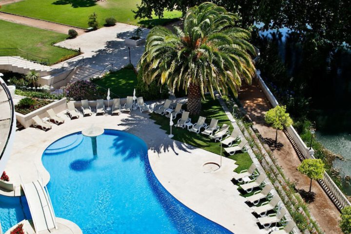 Hotel Pool