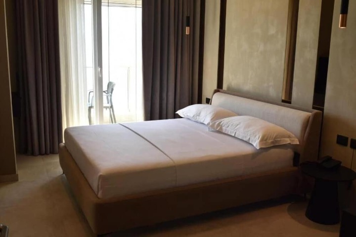 Room 10 of 62