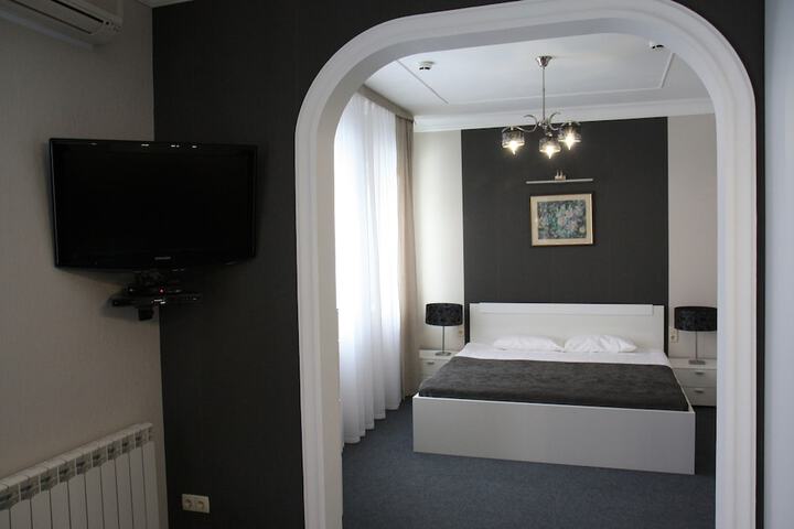 Room 8 of 99