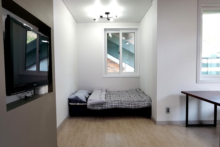 Room 8 of 150