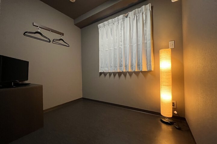 Room 19 of 64