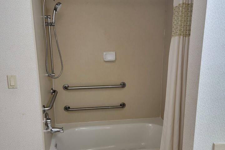 1 King Bed (3 of 9)