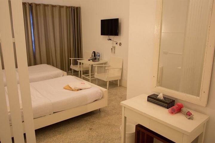 Room 8 of 32