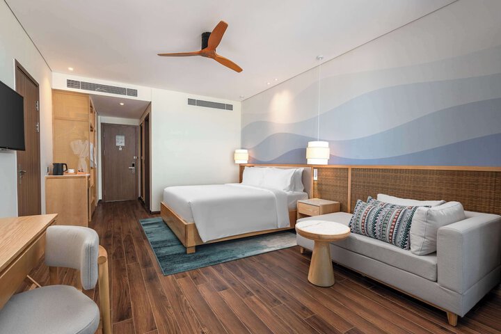 Room 27 of 182
