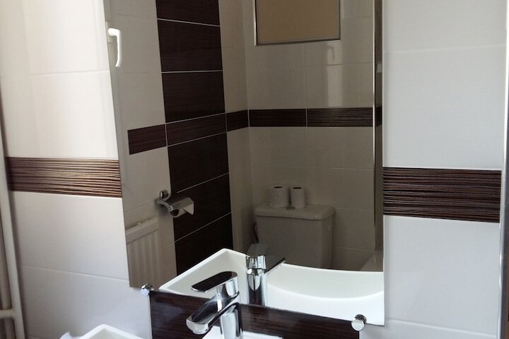 Room 12 of 16