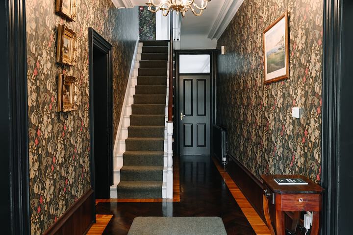 Room 42 of 172