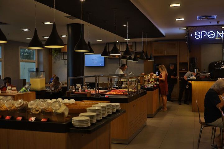 Breakfast area