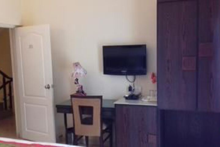 Room 17 of 32