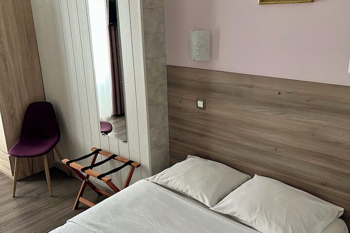 Room 14 of 30