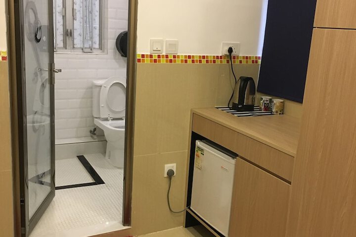 Room 17 of 42