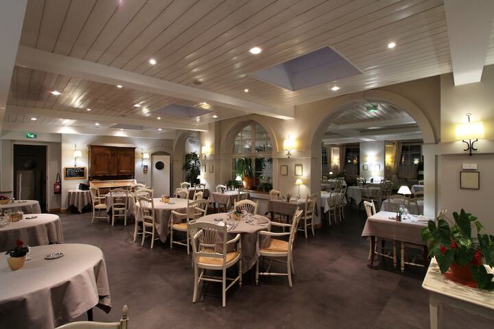 Dining 52 of 71