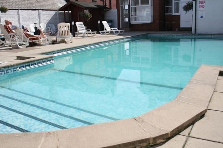 Pool 40 of 63