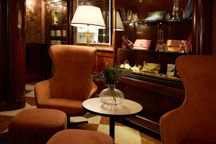 Entrance & Lobby