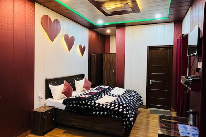 Room 8 of 28