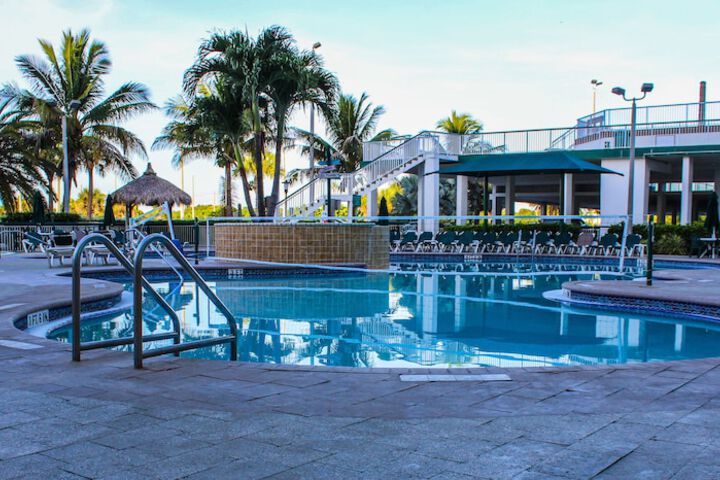 Hotel Pool