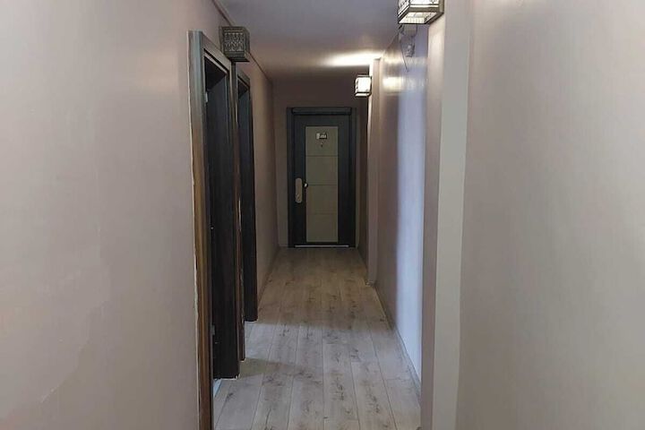 Room 4 of 28