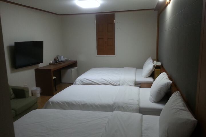 Room 6 of 48