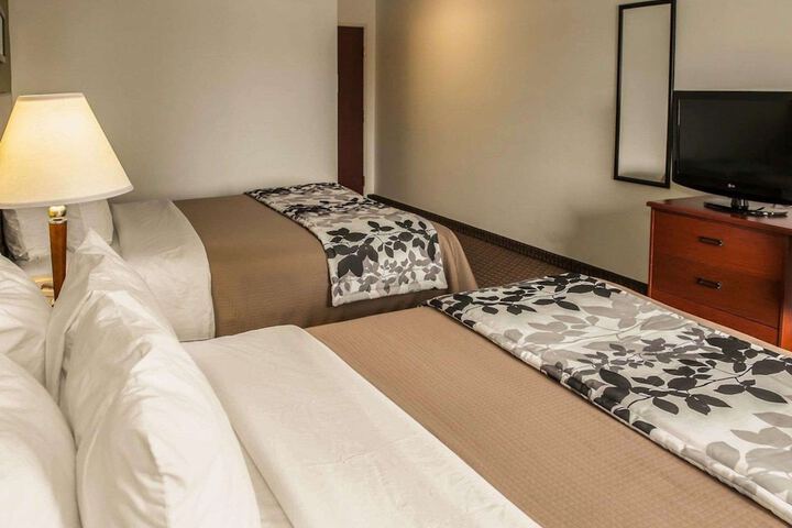 2 Queen Beds (2 of 7)