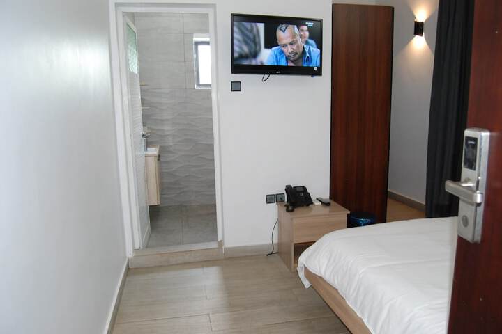 Room 10 of 90