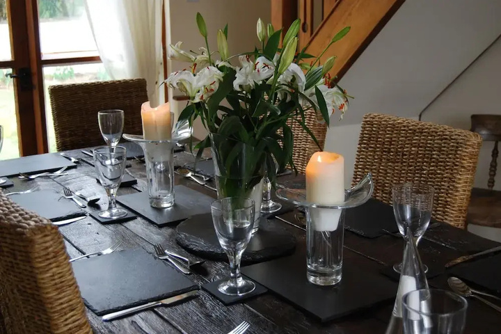 Dining 7 of 8