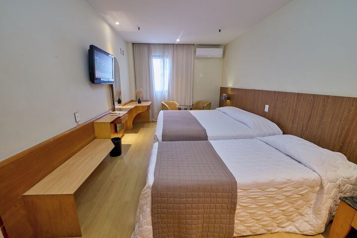 Room 42 of 144