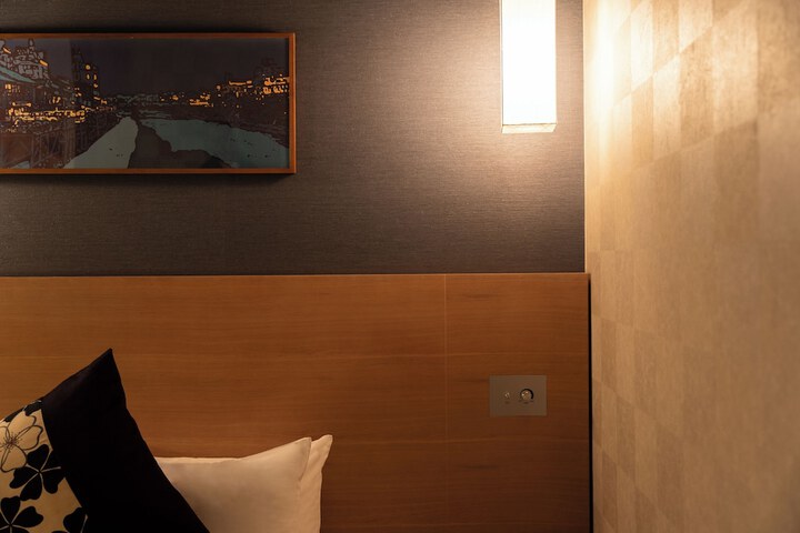 Room 10 of 99