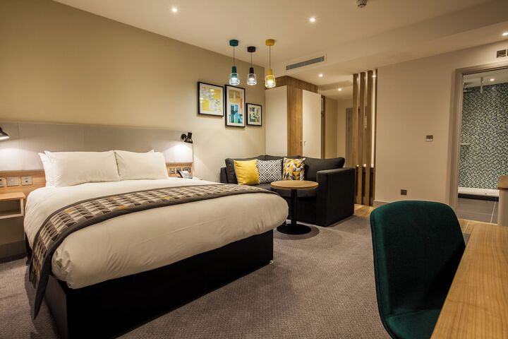 Room 21 of 115