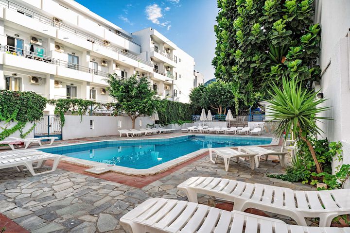 Hotel Pool